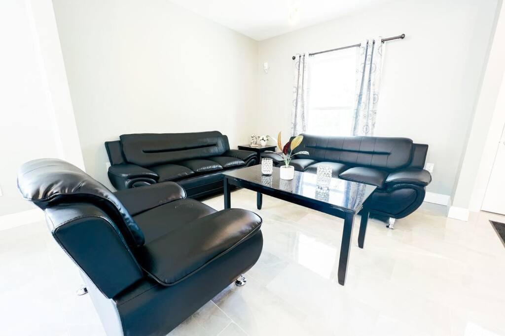 Holiday home 4Br Niagara Getaway-Prime Location Niagara Falls