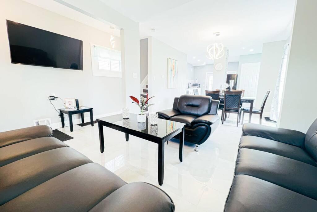 4Br Niagara Getaway-Prime Location *