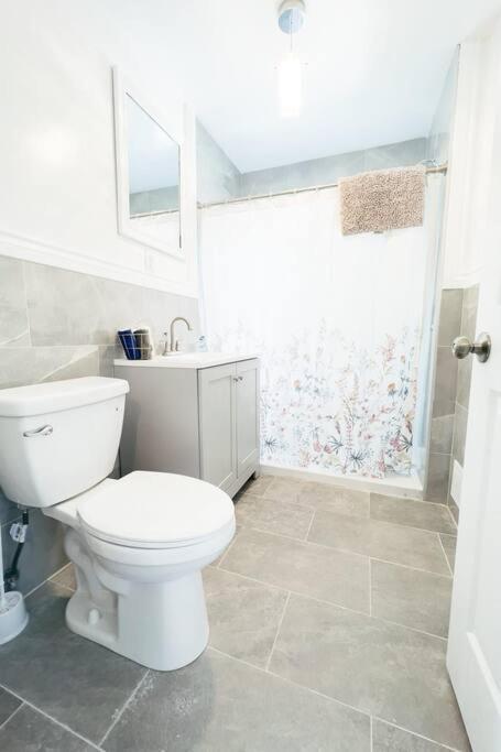 4Br Niagara Getaway-Prime Location *