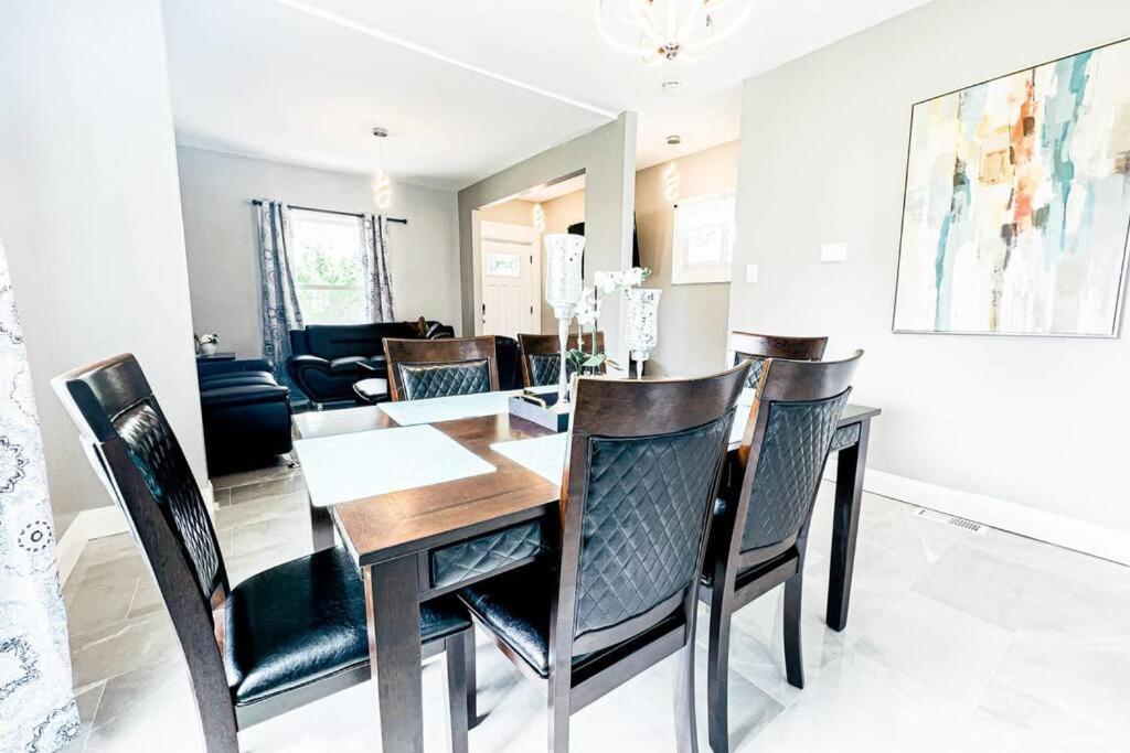 4Br Niagara Getaway-Prime Location